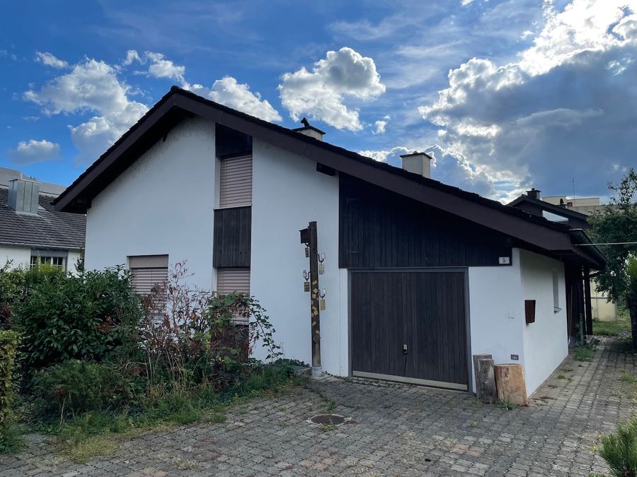 Strassenseite mit Garage, Birkenweg 5 Brugg